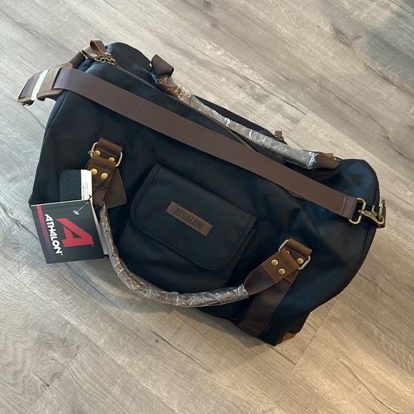 ATHALON | 21" Ponderosa Ballistic & Genuine Leather Duffel Bag - Black - Picture 4 of 10